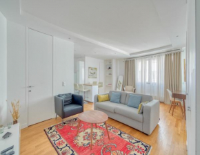Champs Élysées 1BR Prime Location renovated